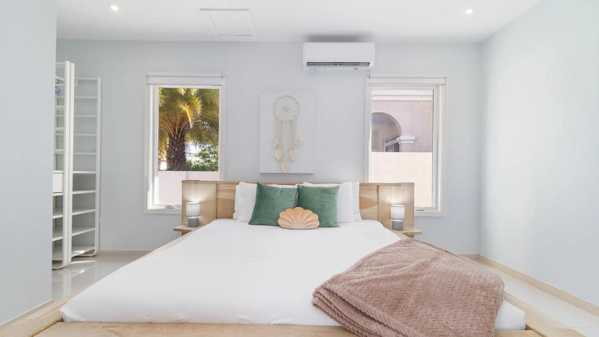 Opal 125 Villa Palm Beach
