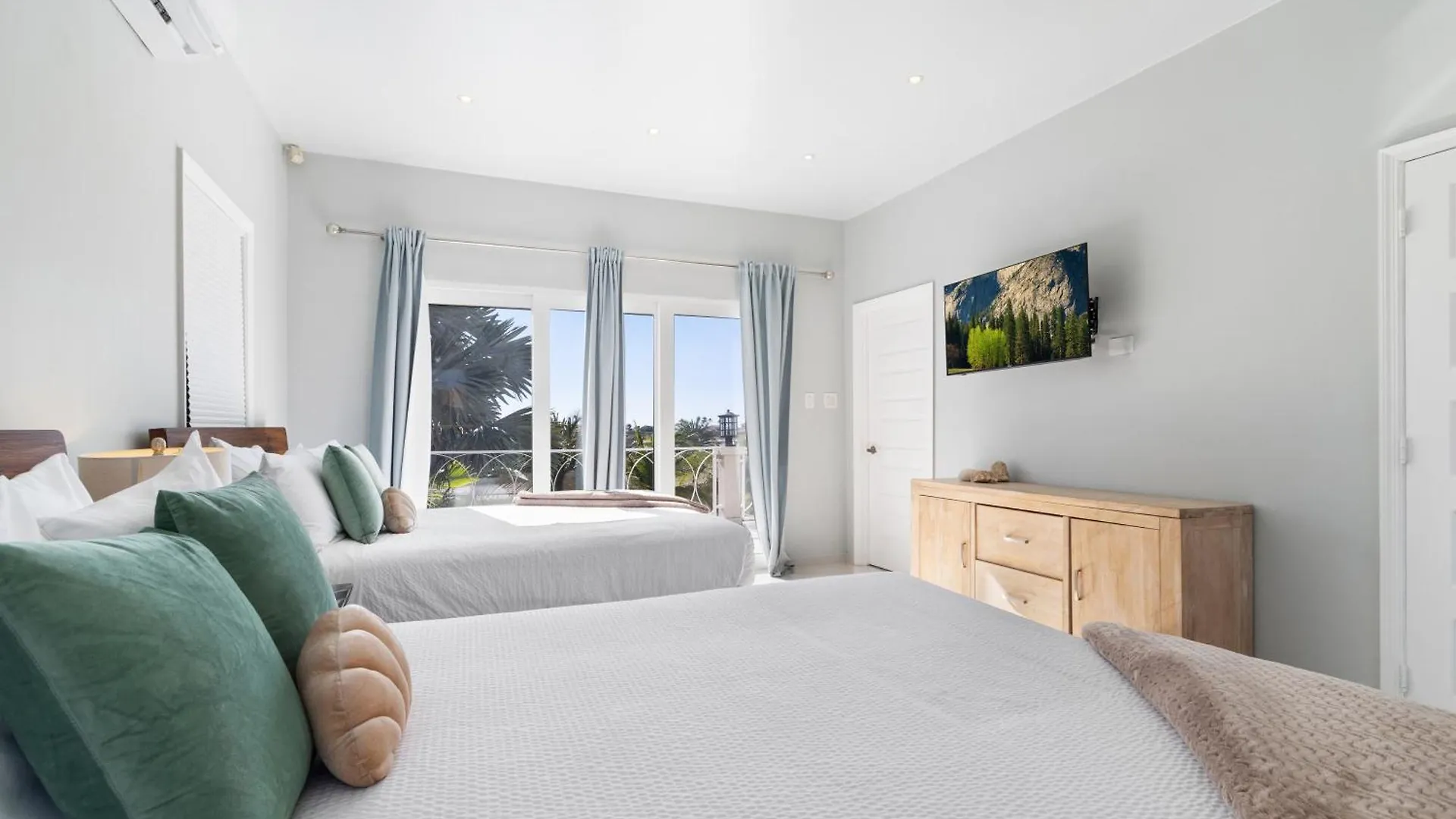 Opal 125 Villa Palm Beach